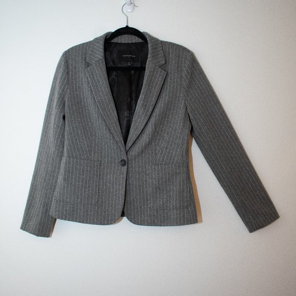 Banana Republic Size 8 Grey and White Pinstriped Cotton Blend Blazer - Picture 1 of 4